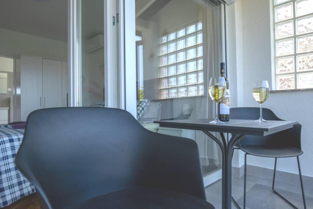 Flora Relax House, Free Parking Villa Peroj Exteriör bild